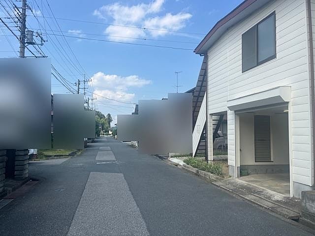 前面道路南側から幅員約5.95mあります! 嵐山町志賀 ガレージ付き中古戸建