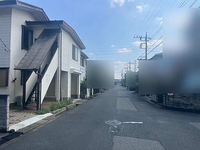 前面道路北側から幅員約5.95mあります! 嵐山町志賀 ガレージ付き中古戸建