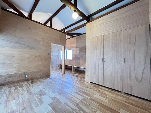 サービスルーム1東側:階段あたりで分けて2部屋として使用も出来るかと思います! 嵐山町志賀 ガレージ付き中古戸建