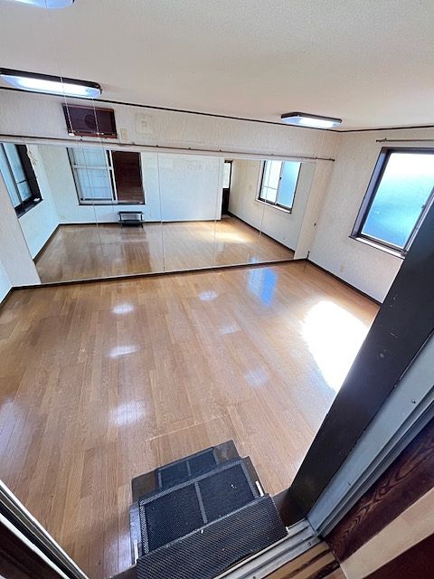 2Fサービスルーム1からサービスルーム2へ出入り可能! 嵐山町志賀 ガレージ付き中古戸建