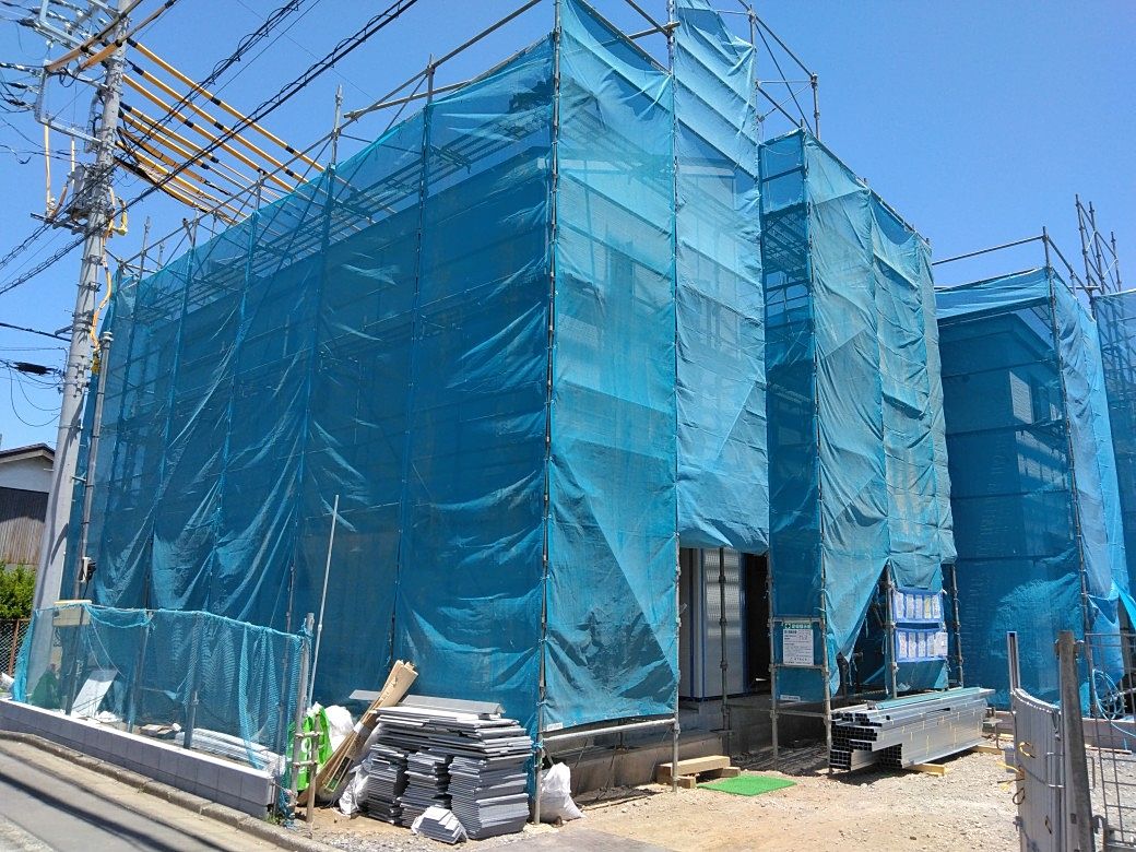 東武東上線「東松山」駅　徒歩16分。北西の角地。人気のカウンターキッチンです。松山第一小学校まで徒歩約7分550ｍ、松一中学校まで徒歩約7分550ｍです。