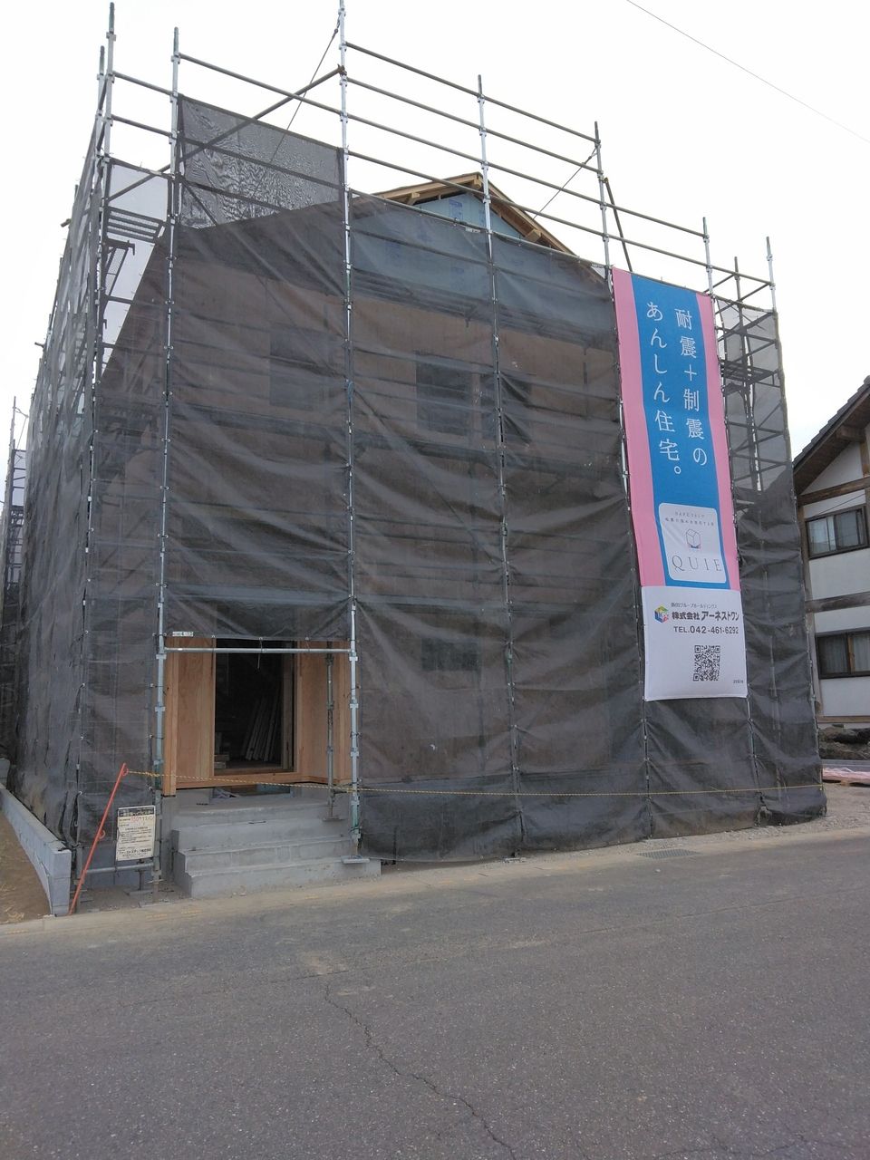 ＪＲ高崎線「鴻巣」駅より、東松山駅行バス17分「丸貴」停歩9分。
東武東上線「東松山」駅より、鴻巣駅西口行バス19分「丸貴」停歩９分。駐車スペースは２台分です。