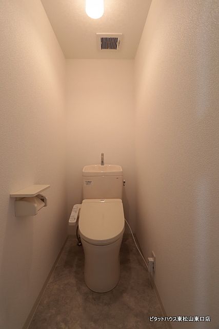 トイレ トイレ交換、クロス・CF張替え レスポワール志木 最上階南西角部屋