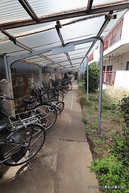 自転車 バイク置き場 レスポワール志木 最上階南西角部屋