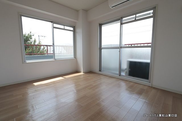 洋室 エアコン付 南西角部屋 2面採光 明るいお部屋です! レスポワール志木 最上階南西角部屋