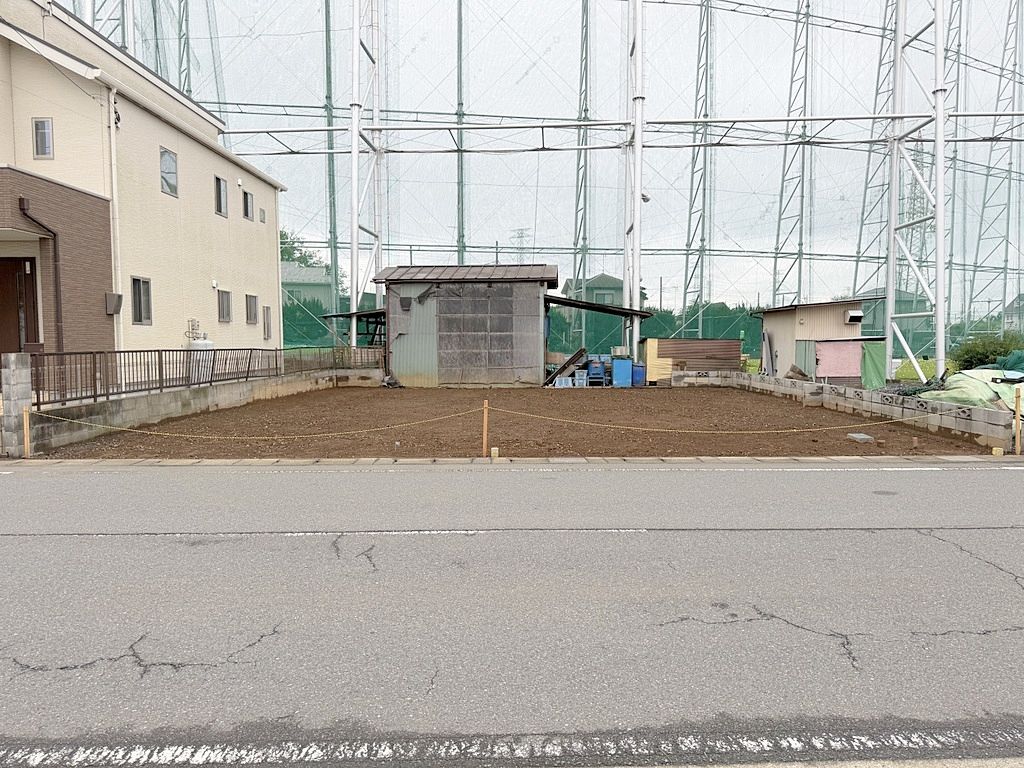 東武東上線「東松山」駅　徒歩約１８分１４００ｍ東松山市石橋　売地約６１坪。東公道10ｍ、約６１坪　陽当たり良好。